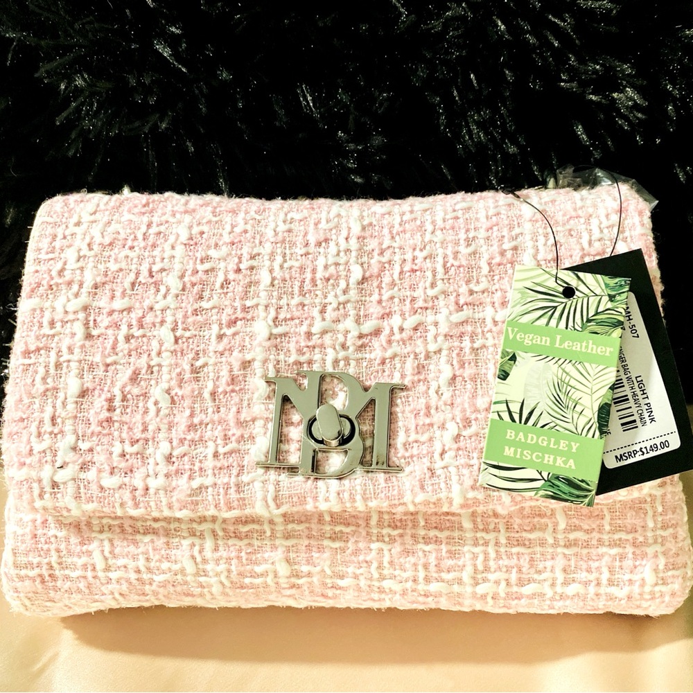 NWT BADGLEY MISCHKA
Bouclé-Tweed Shoulder Bag-LIGHT PINK